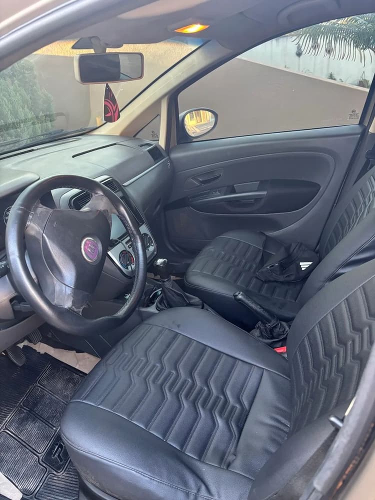 Fiat Punto Attractive 1.4 Fire Flex 8V 5P 2012