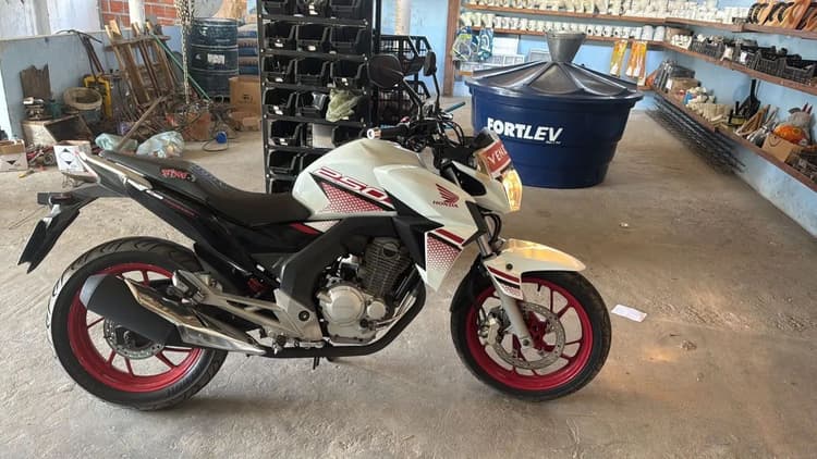Vendo Honda CB Twitter 250 cilindrada