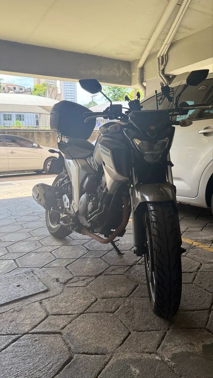 FZ25 2018/2019  baixa km