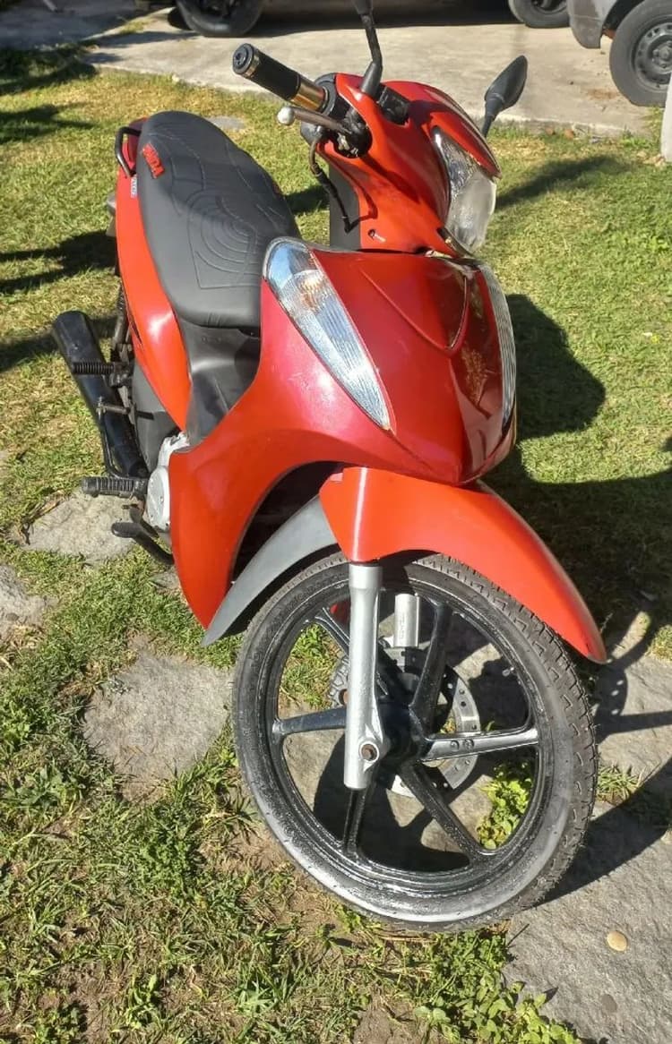 Moto em perfeito estado. 