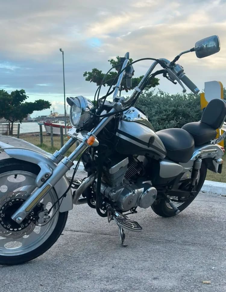 Vendo moto Custon 