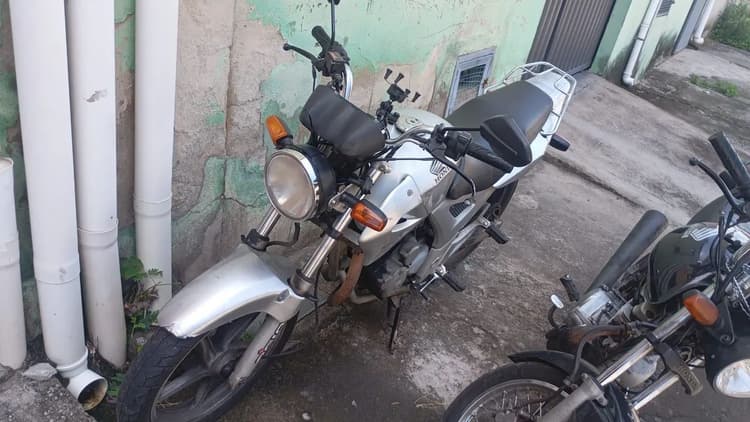 Moto com detalhes 