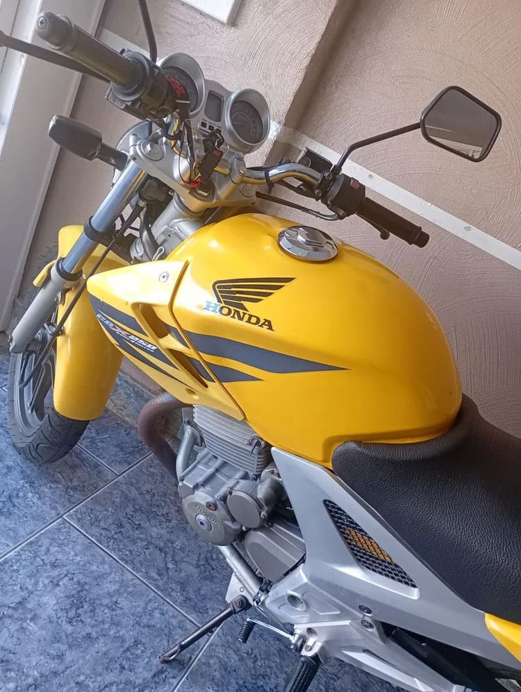 Cbx 250 Twister 2008 amarela 