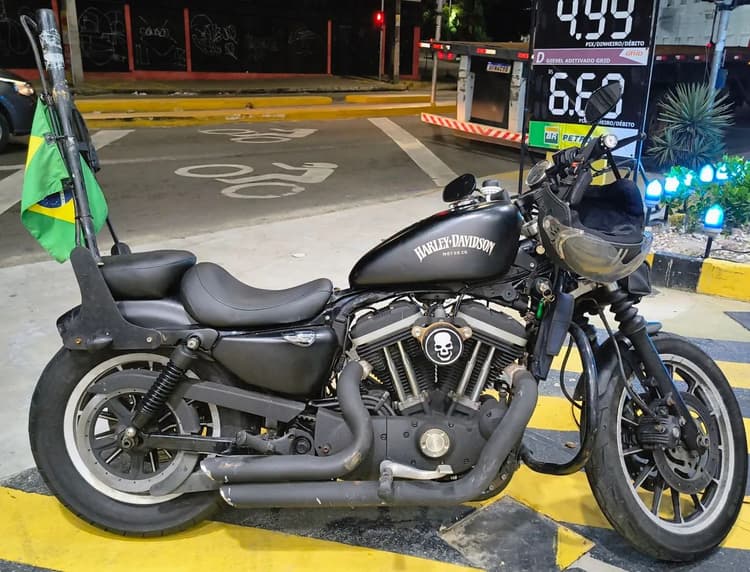 Harley 883R