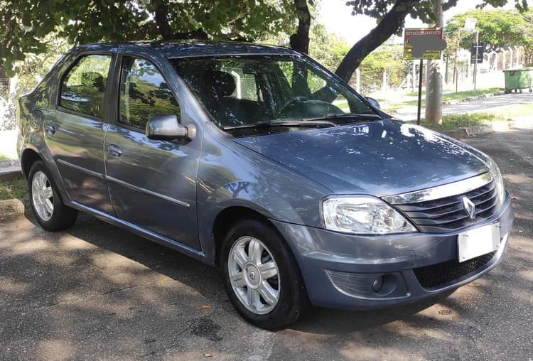 Renault Logan Expression Hi-flex 1.6 16V 4P AUT 2013