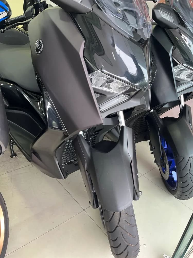 Xmax 300 conect 
