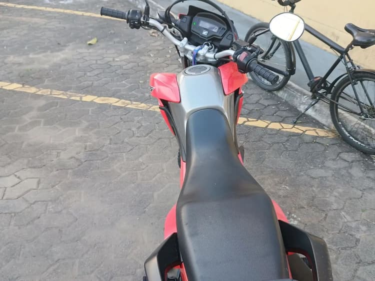 Veículo motocicleta 