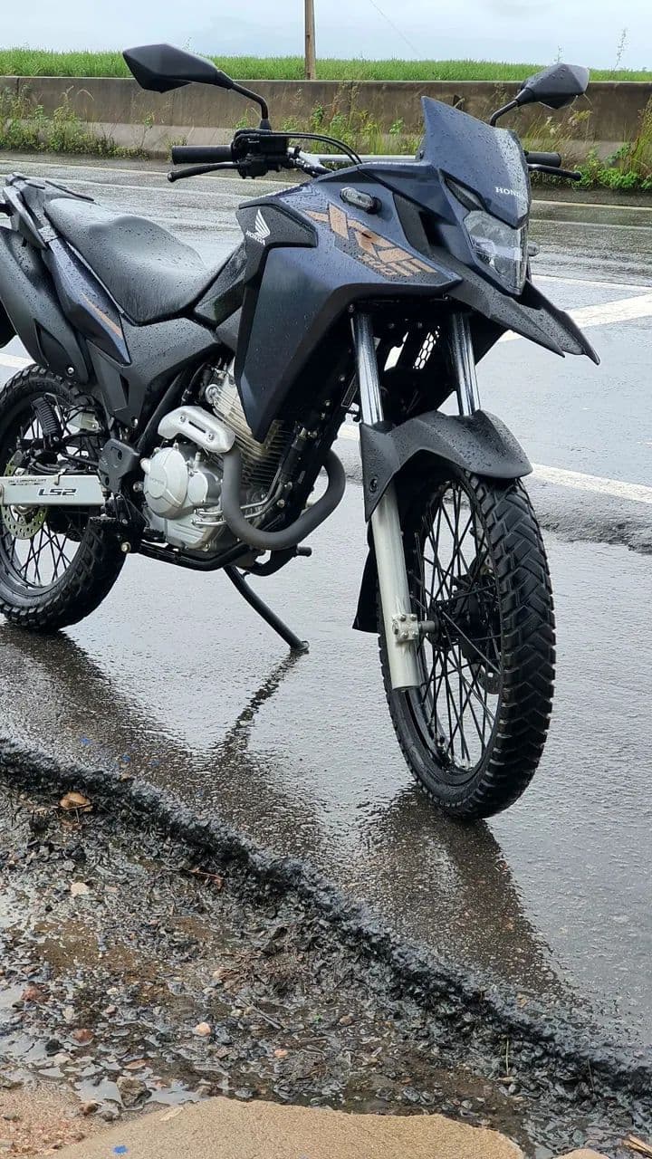 XRE 300 2023