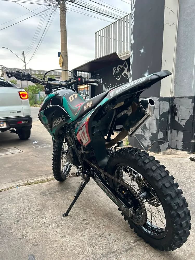 Lander 250 de trilha 
