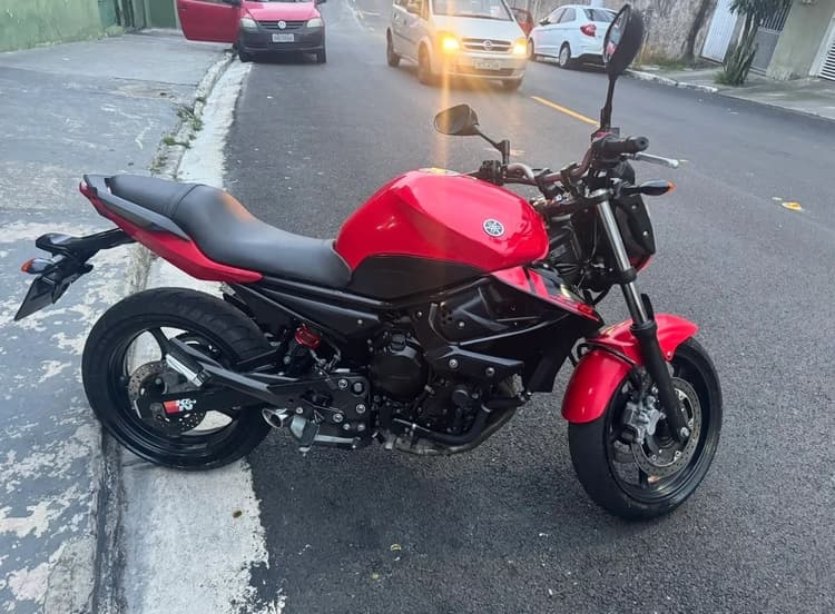 Xj6 vermelha
