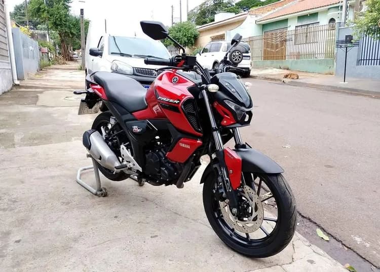 Motocicleta Yahama  Fz15 ABS 2024 disponível 