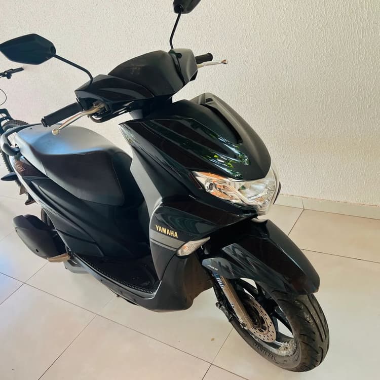 Moto impecável estado de Zero