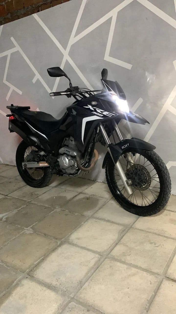 Xre 300 2022.