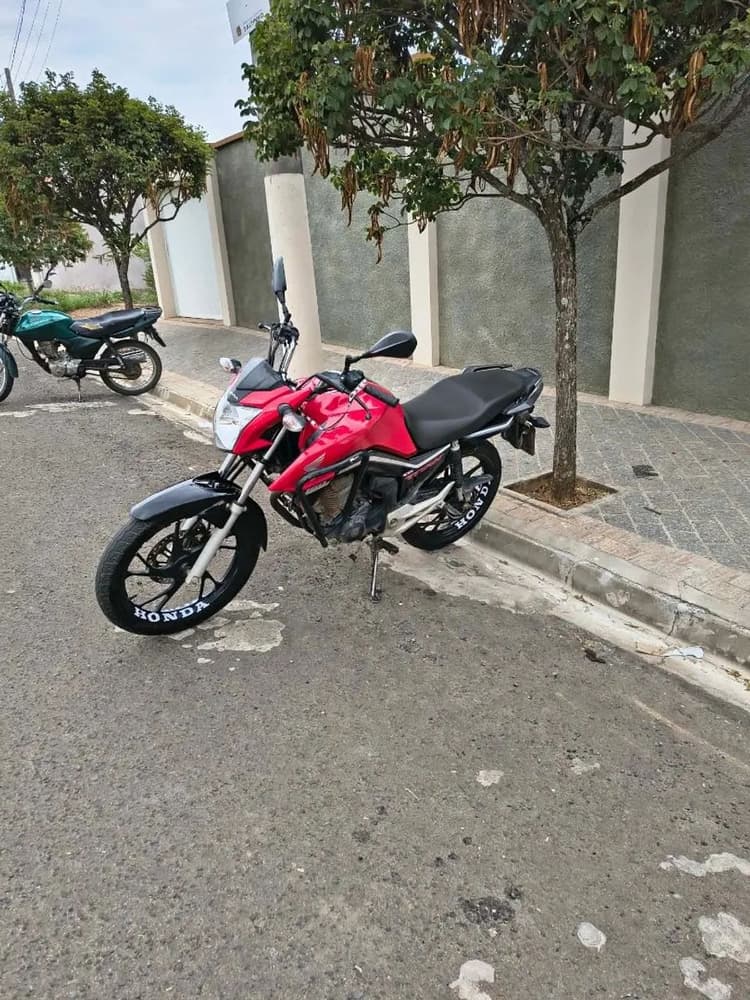Honda 2021 - 90 mil km - Documentada e IPVA pago