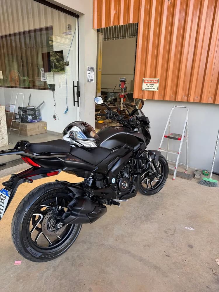 BAJAJ DOMINAR 400 