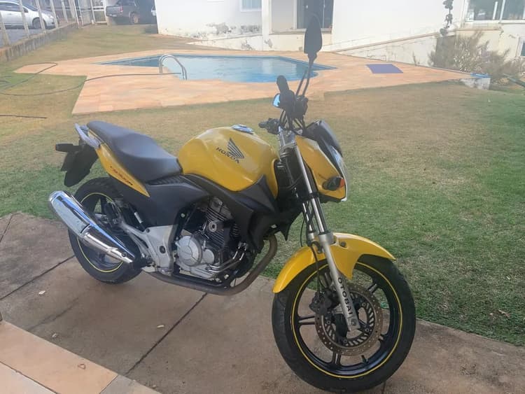Moto CB300R