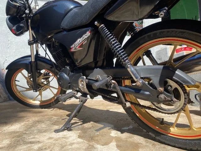 Titan impecável