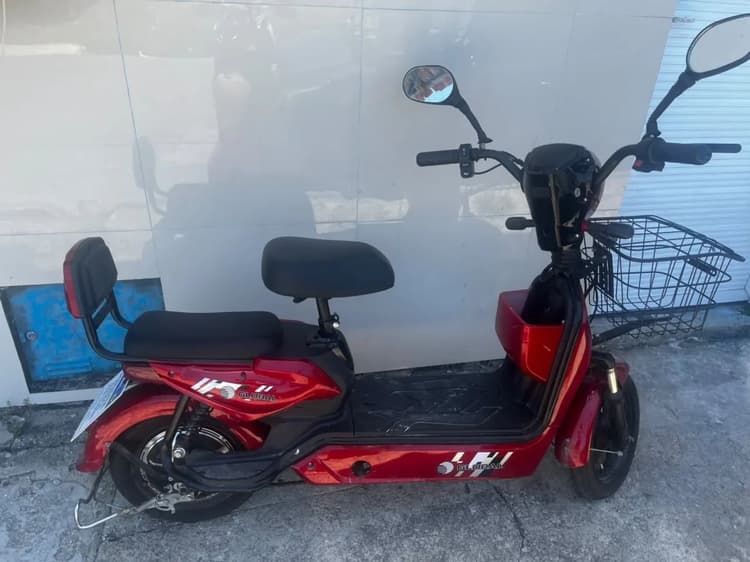 MOTO ELÉTRICA SEMI NOVA 85981529888