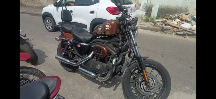 Harley Davidson Xl883R.