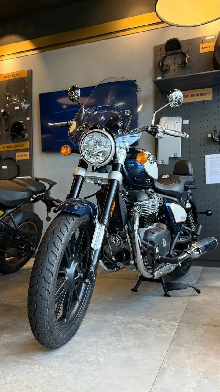 Super Meteor 650 - Danielle 