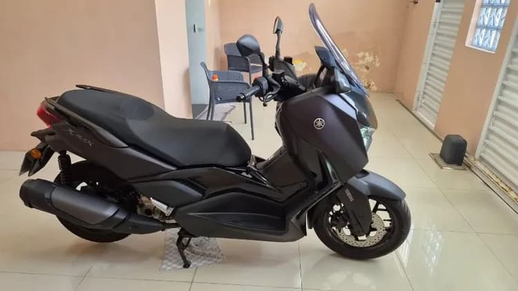 XMAX 300
