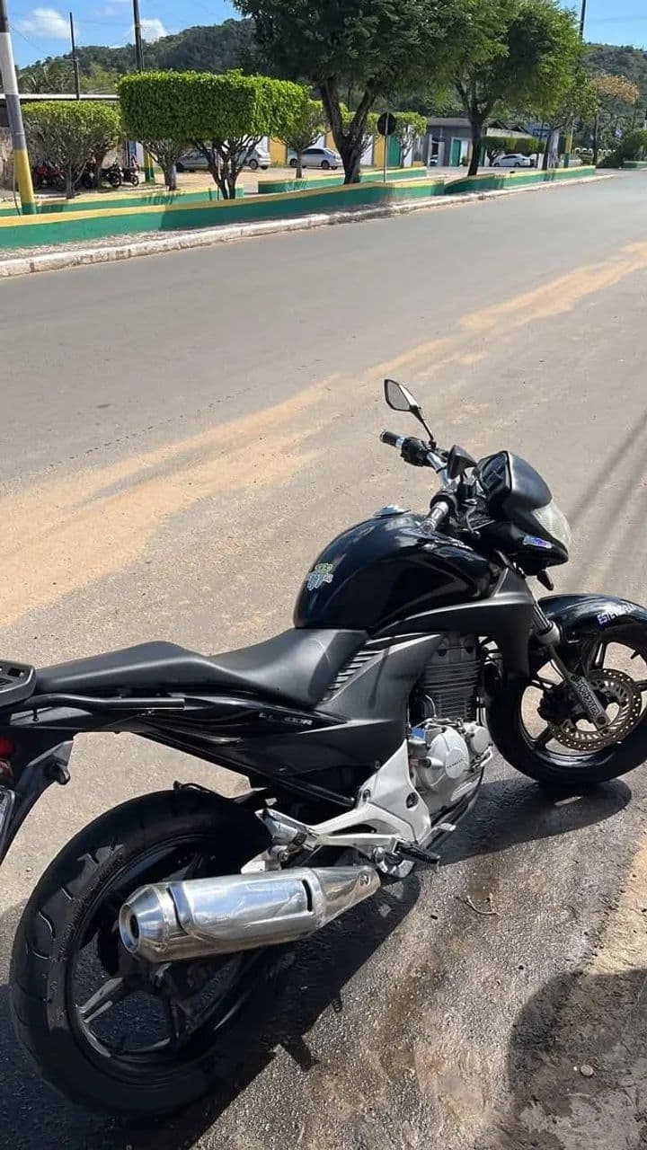 Vendo ou troco cb 300r /2009 ,2010