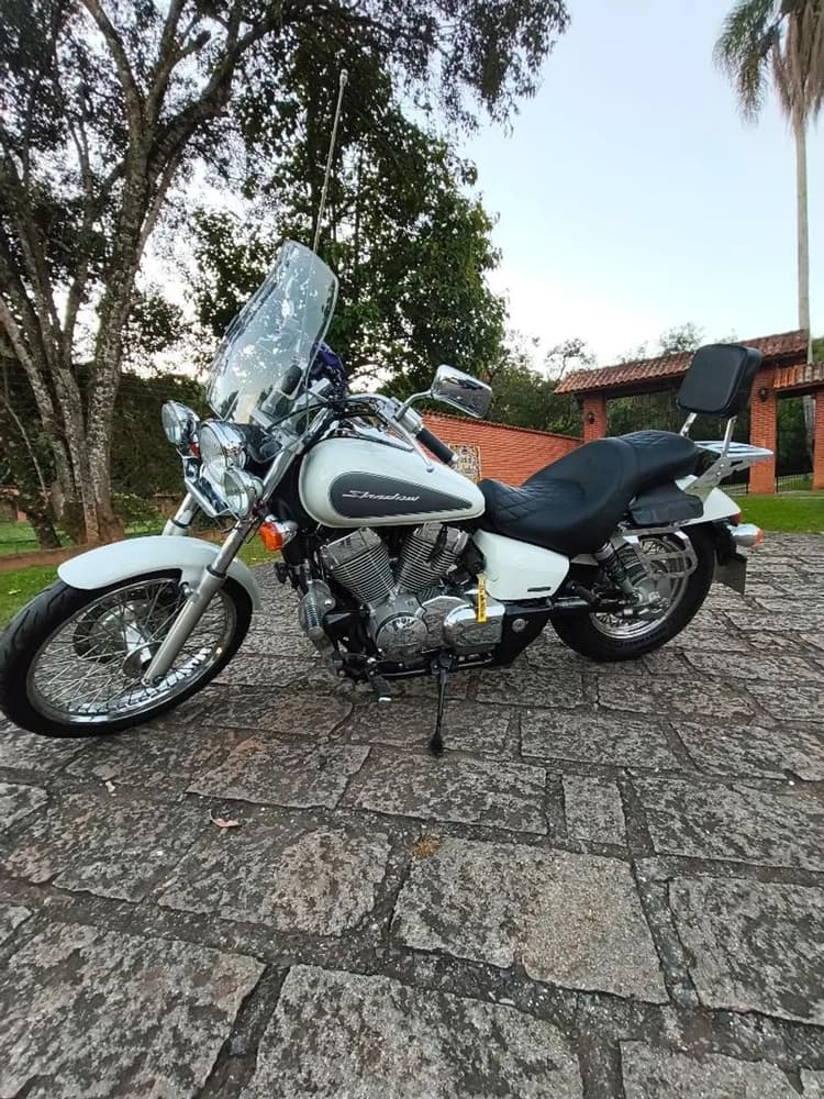 Shadow 750