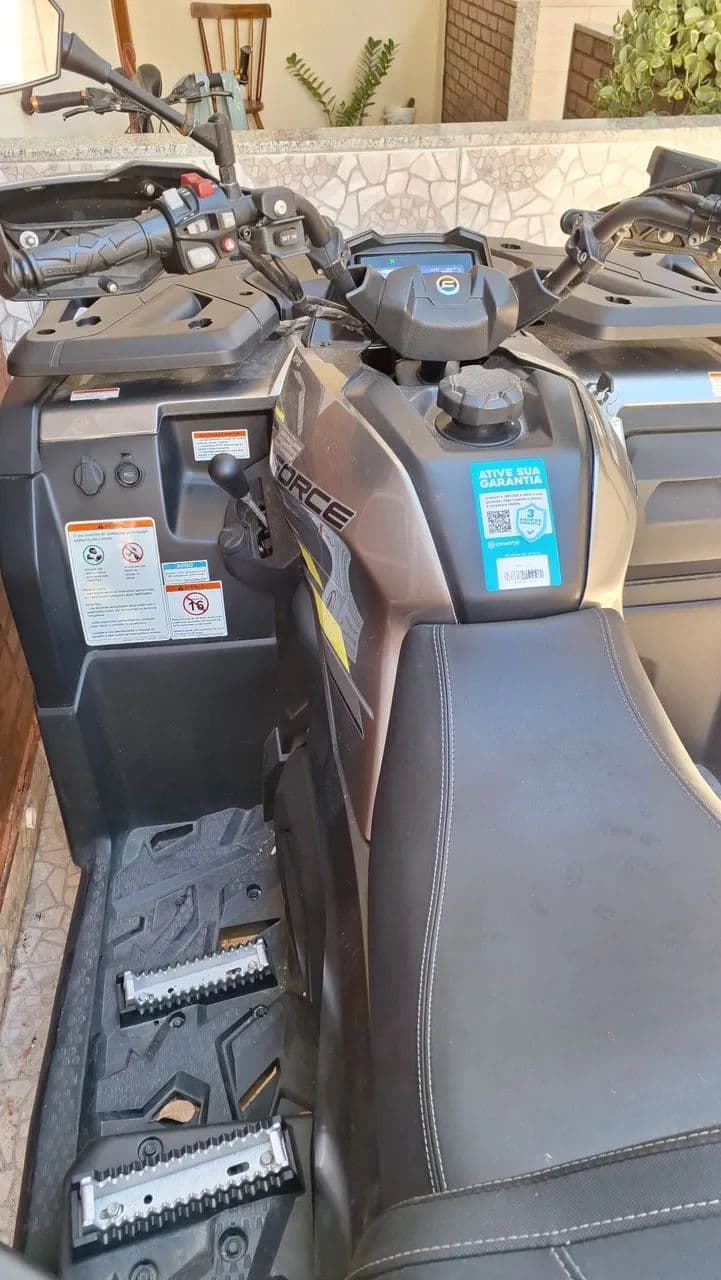 Quadriciclo CForce 625