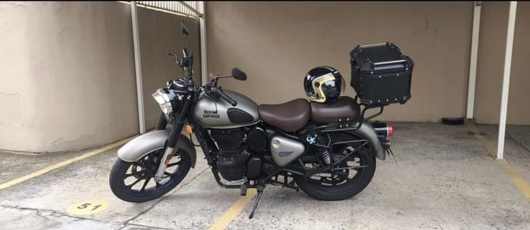 Moto impecável 