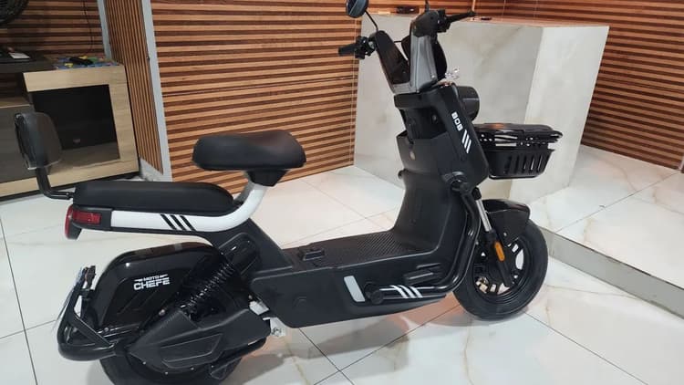 Scooter Bob nova 