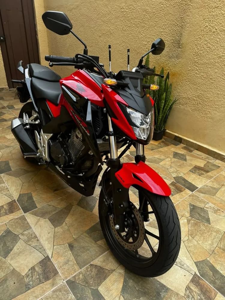 Moto impecável 