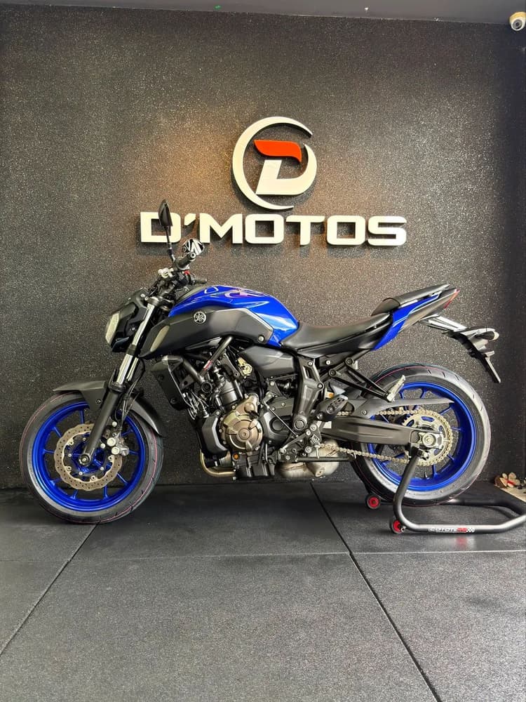 YAMAHA MT 07 - 2024