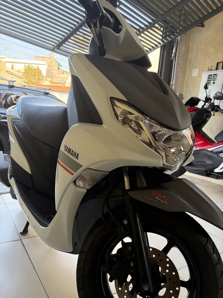 Yamaha. Fluo 125 
