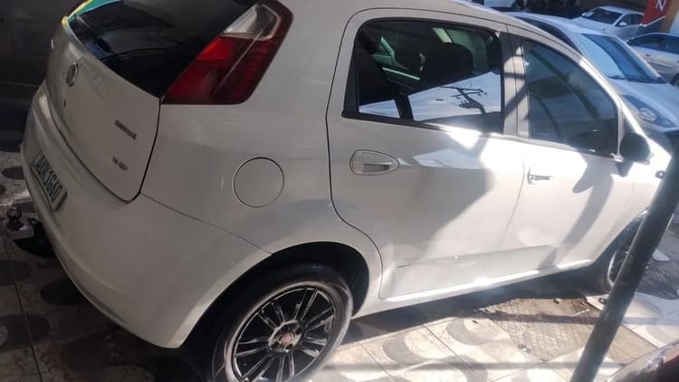 Fiat Punto Essence 1.6 Flex 16V 5P 2012