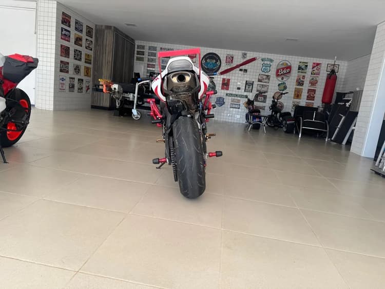 Moto whelling 