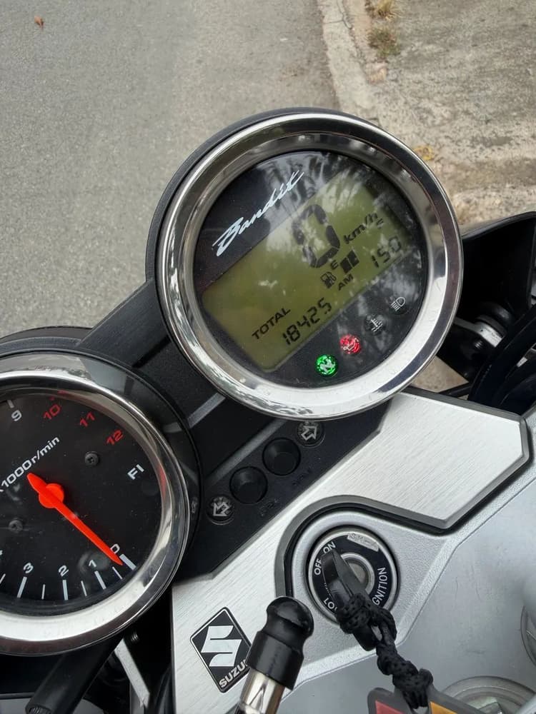 Bandit n1250 muito nova! Sem igual!