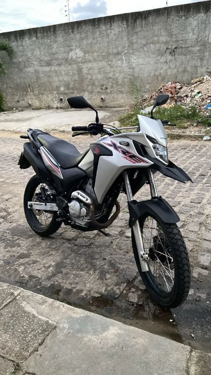 Xre 300 2021