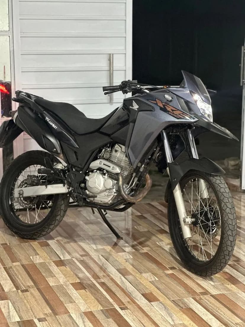 XRE 300 2023