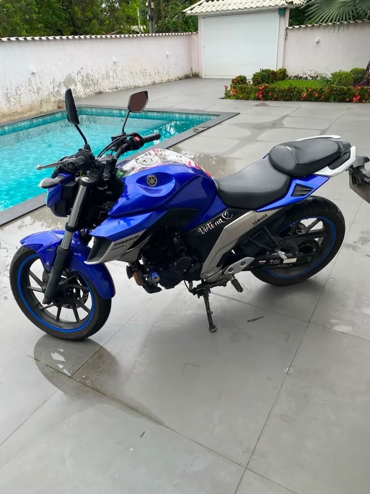 Moto muito nova .