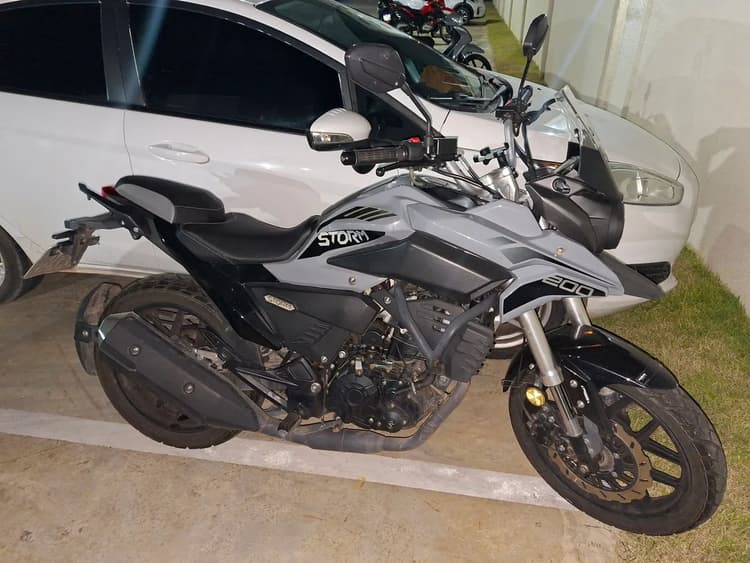 Vendo moto novíssima 