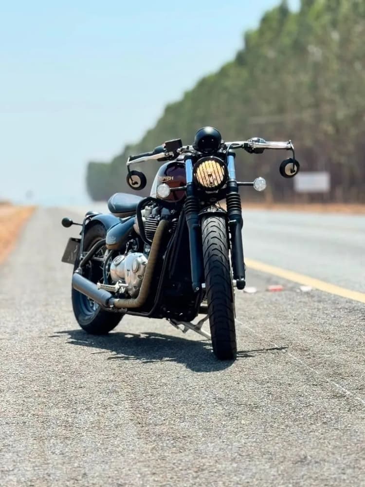 TRIUMPH BOBBER 1200