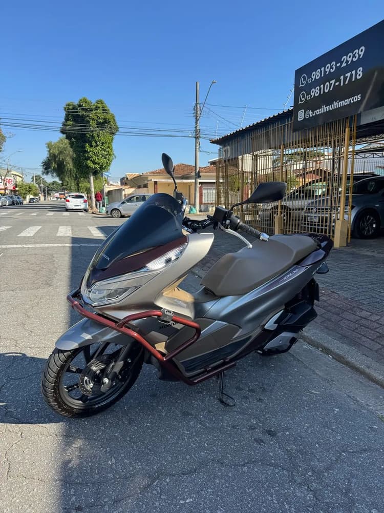 PCX DLX 2022 