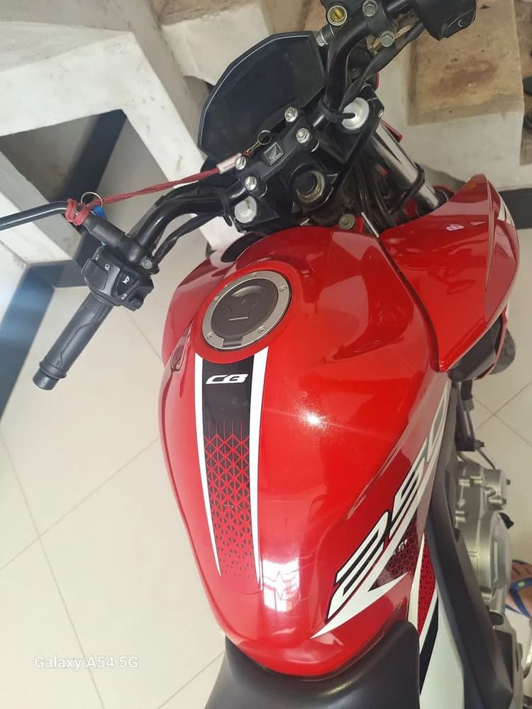 Moto de garagem