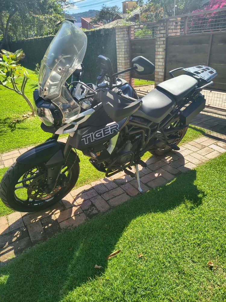 Triumph Tiger 800 XRX preta 2018 com 9830 km