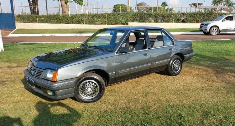 Chevrolet Monza Classic SE 2.0 /mpfi E EFI 2P E 4P 1987
