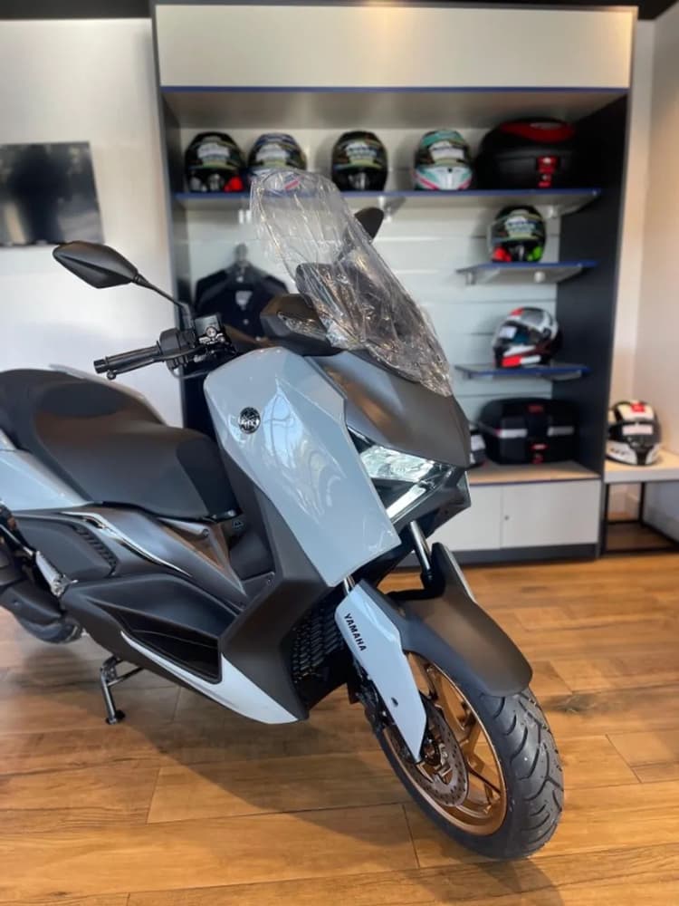 Xmax 300 Vendedor LEANDRO
