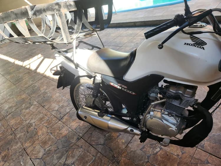 Moto semi nova 