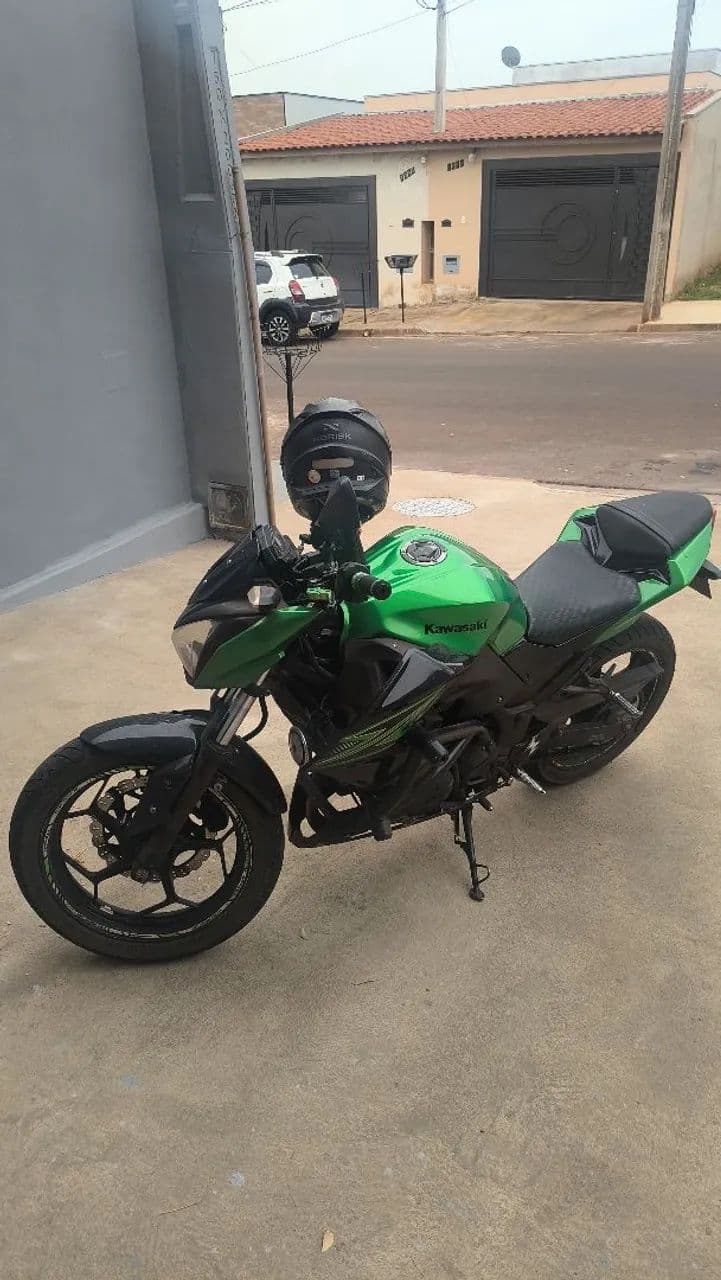 ? KAWASAKI 300 À VENDA!