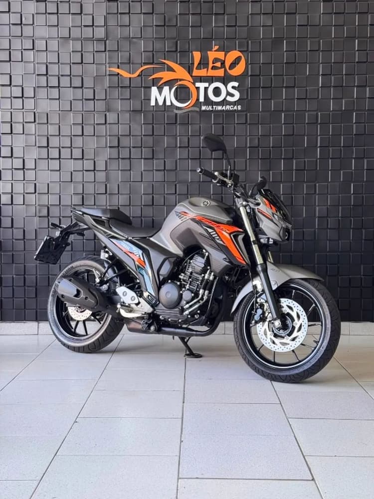 FAZER 250 2025 - BAIXO KM !!