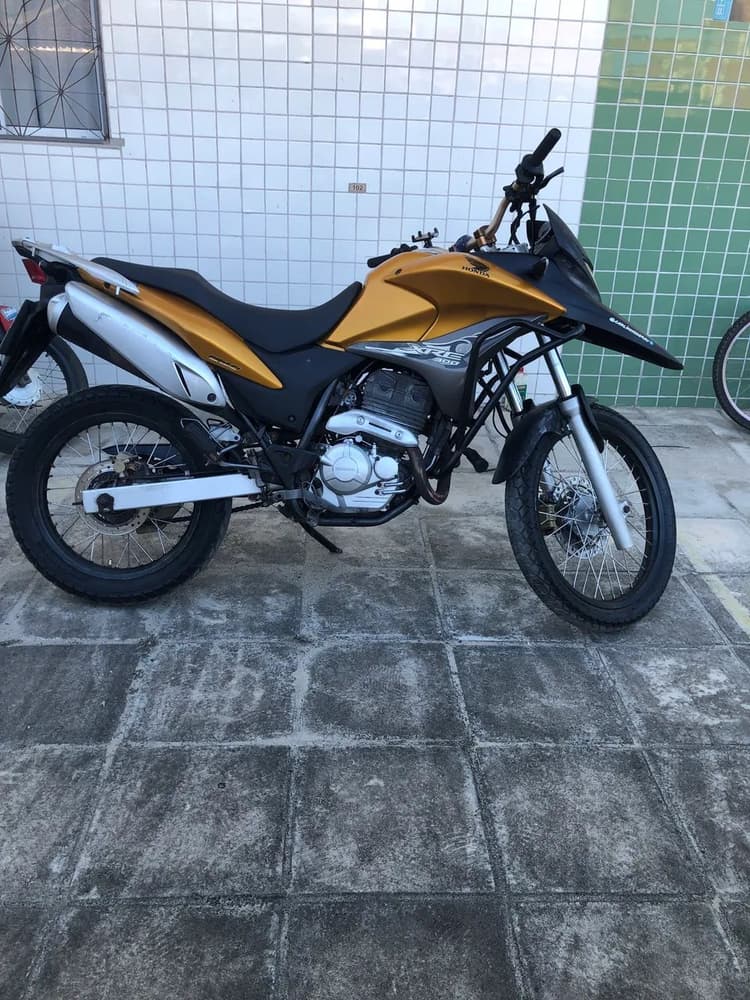 Xre 300 2011